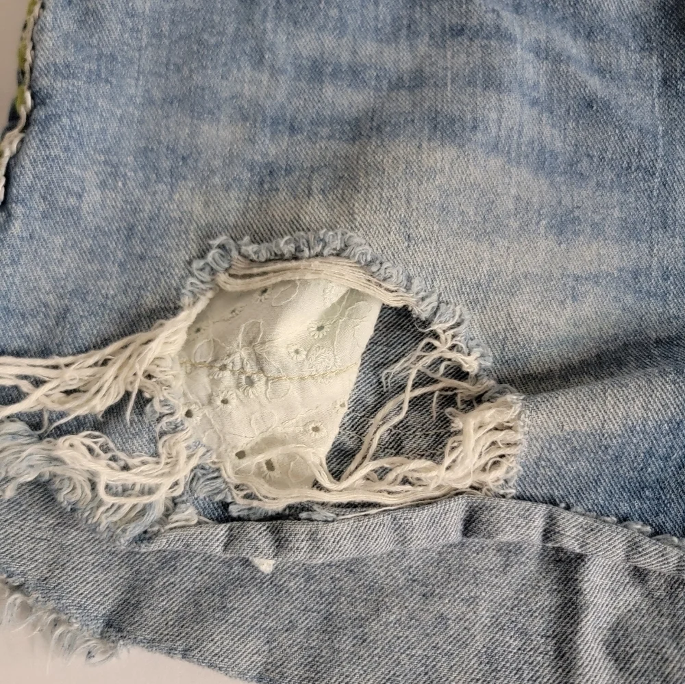 Free People Denim Shorts Sz 25 Cut-Off Embroidered Pockets